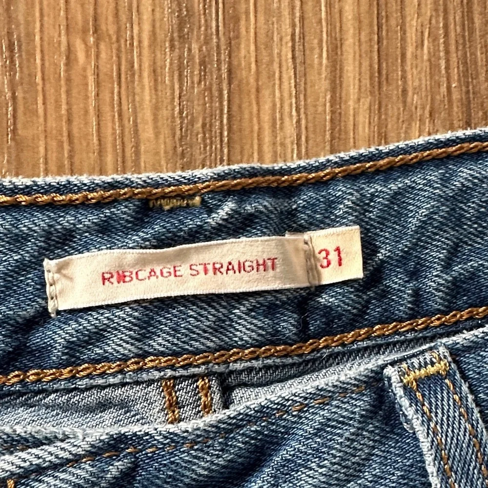 Women's Levi Ribcage Jeans - Picture 3 of 4